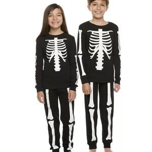 Kids unisex Halloween Skeleton Pajamas, Size 8, Snug Fit And Cozy. New And Glows